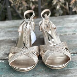 Fioni gold wedge sandals 7.5
